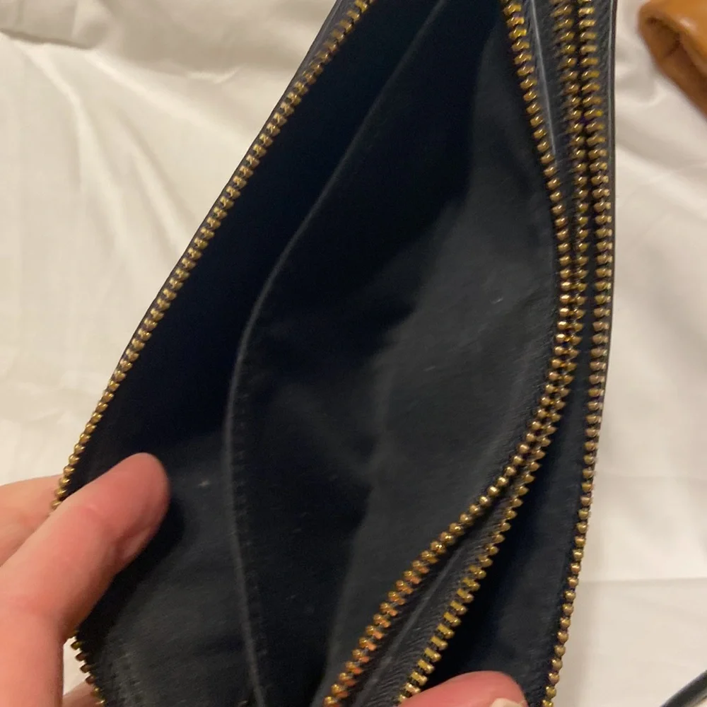 Coach Classic Wristlet, Double Zipper, beige and black, tag, gold hardware EUC - Picture 8 of 10